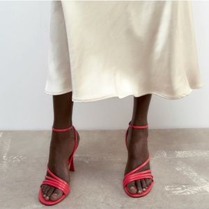 ZARA Coral Red HIGH HEELED
STRAP SANDALS